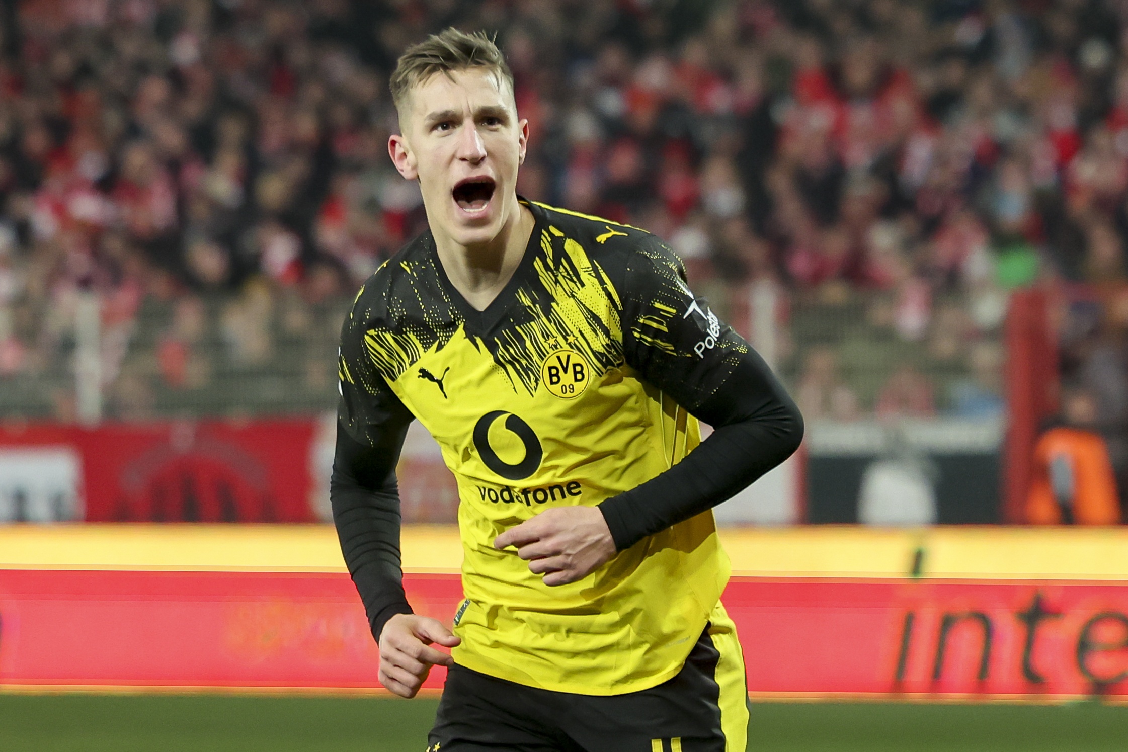 开云-落后拜仁6分！图片报：施洛特贝克称要争冠 多特高层则回避此话题