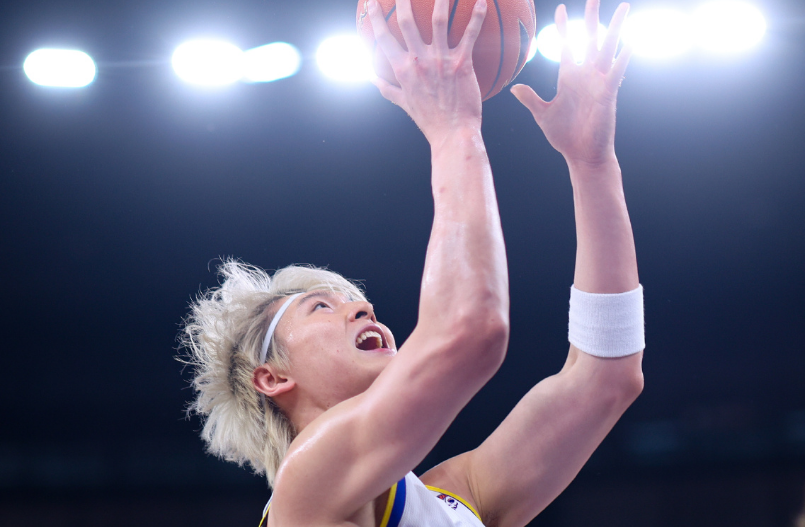 kaiyun-丢联赛第一！上海爆冷遭深圳终结9连胜 张镇麟仅5分史密斯38+7